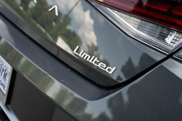 2025 Hyundai Elantra Limited photo 9