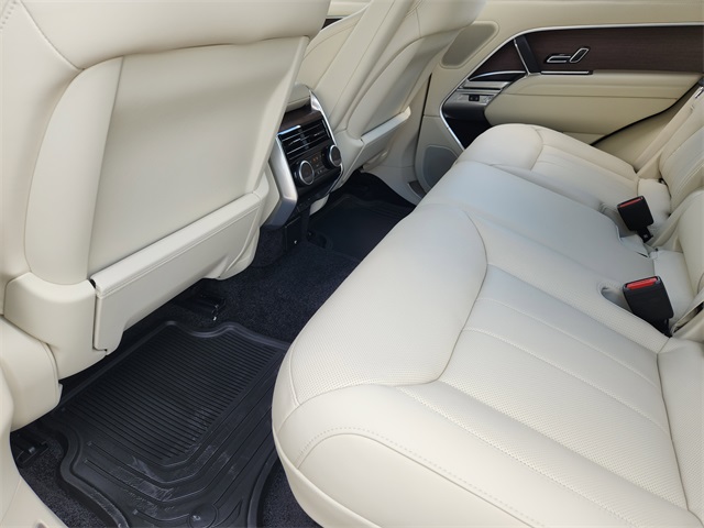 2025 Land Rover Range Rover SE photo 17