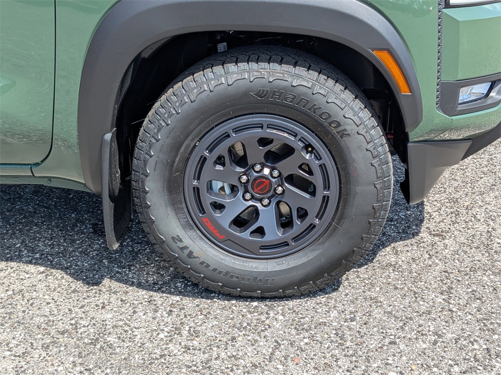 2025 Nissan Frontier PRO-X photo 12