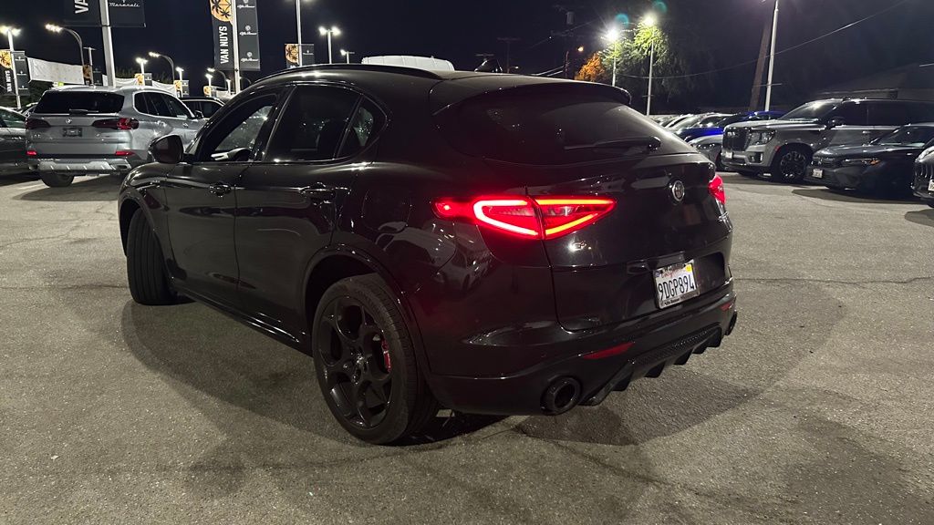 2022 Alfa Romeo Stelvio Ti photo 2