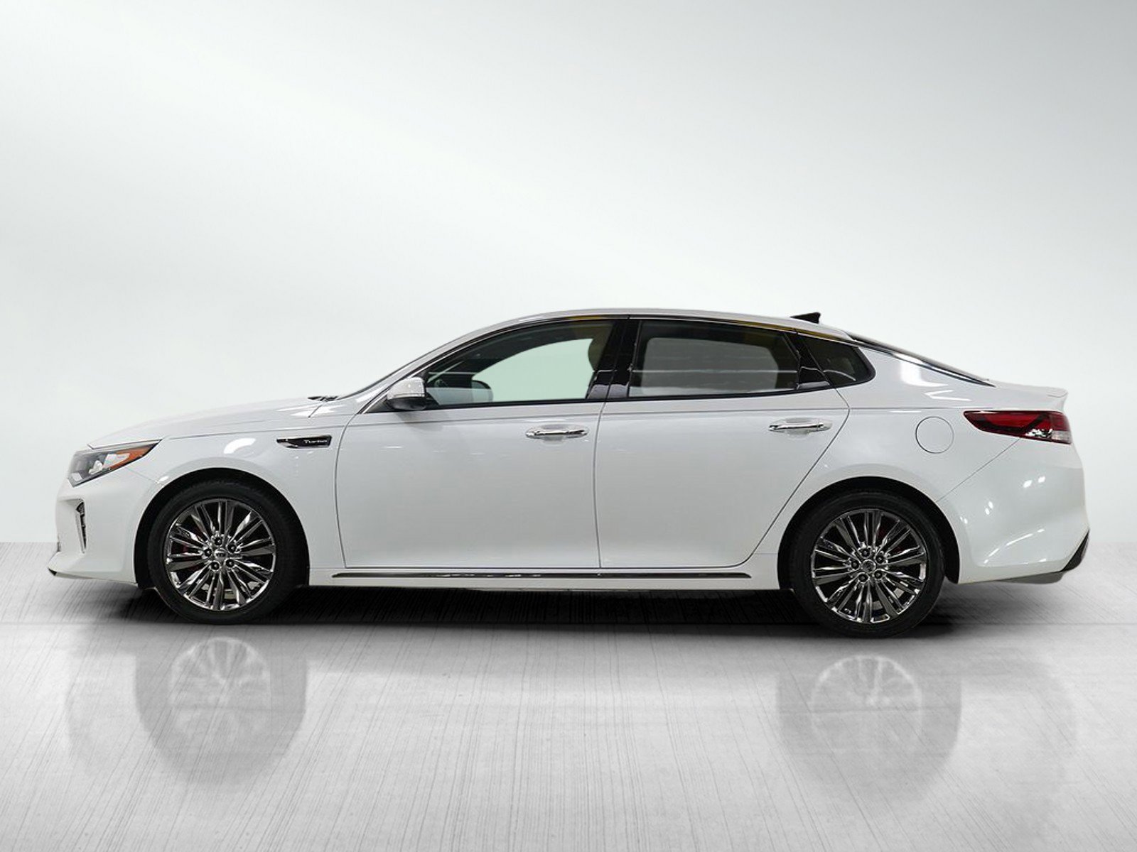 Used 2018 Kia Optima SX with VIN 5XXGV4L23JG206742 for sale in Minneapolis, Minnesota