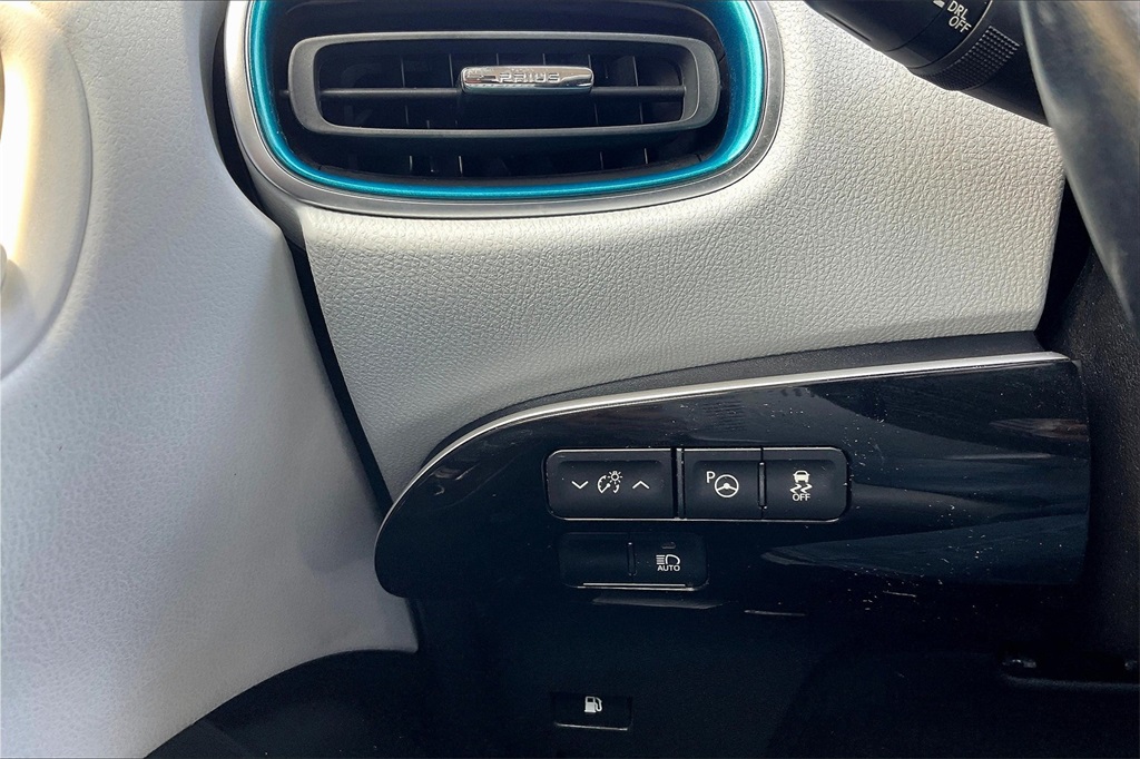 2021 Toyota Prius XLE AWD-e photo 32