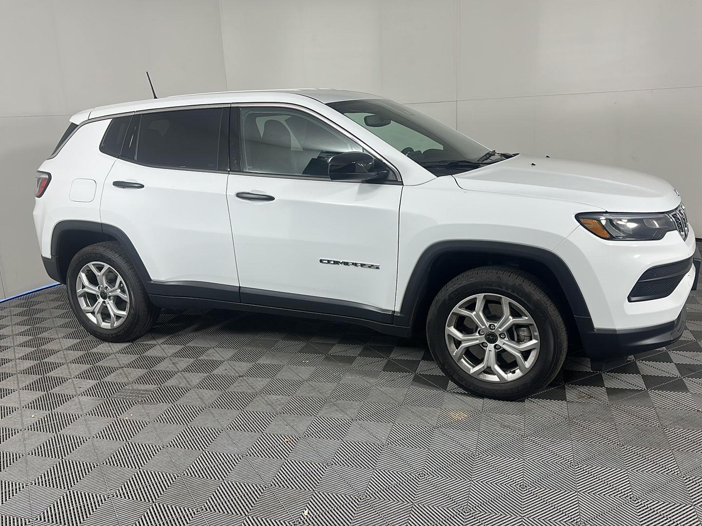 2025 Jeep Compass Sport photo 4