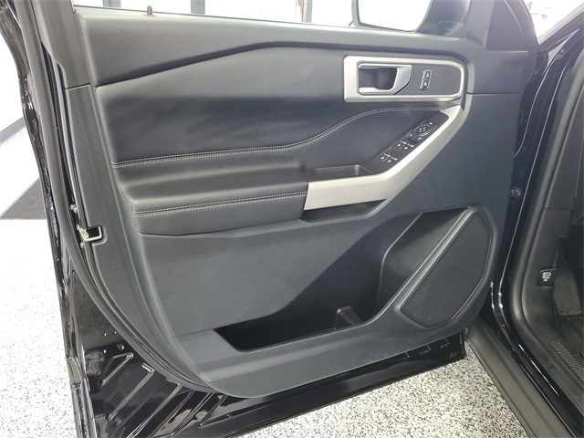 2023 Ford Explorer XLT photo 3