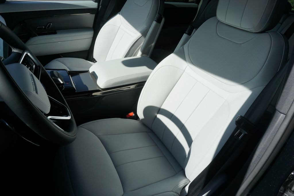 2025 Land Rover Range Rover Sport SE photo 19