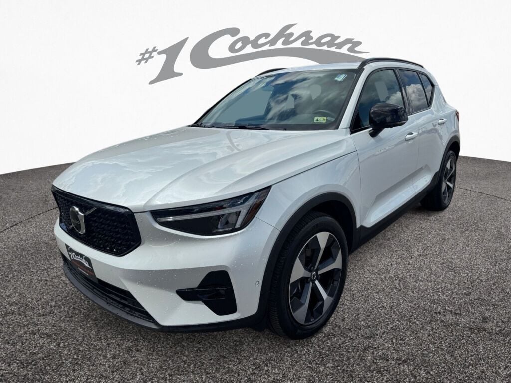 2024 Volvo XC40 Plus photo 3