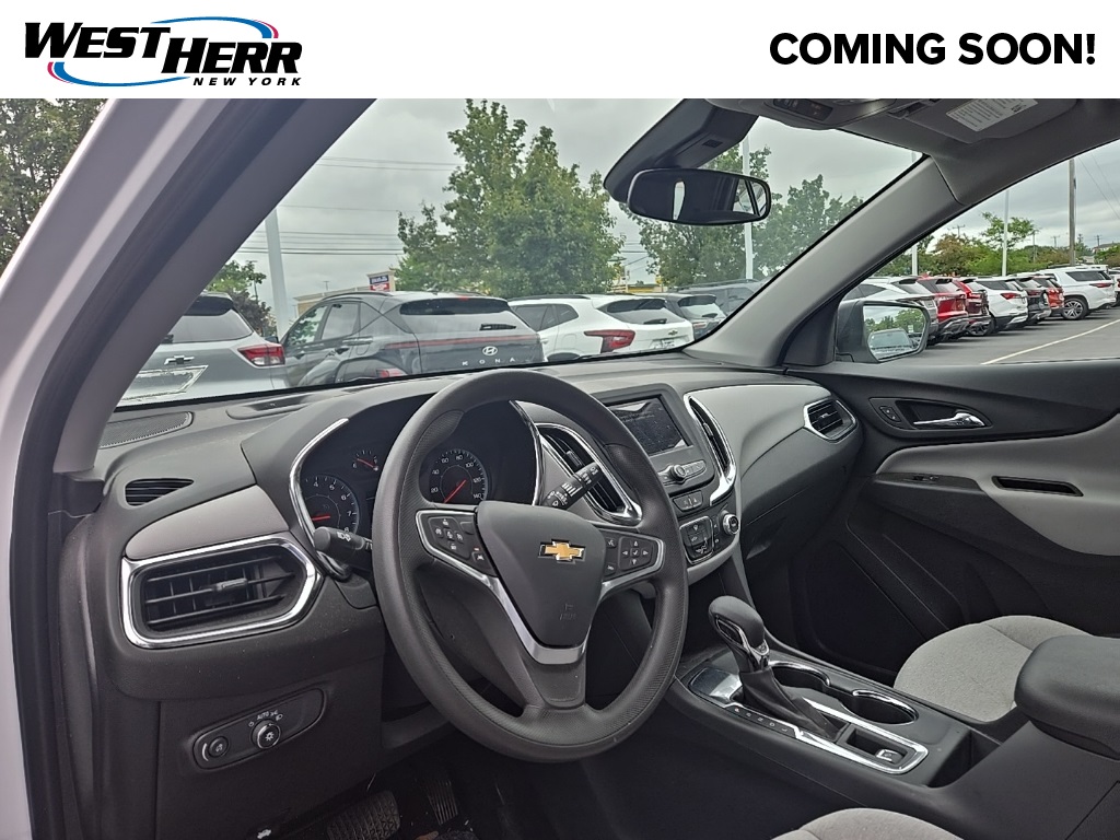2023 Chevrolet Equinox LS photo 2