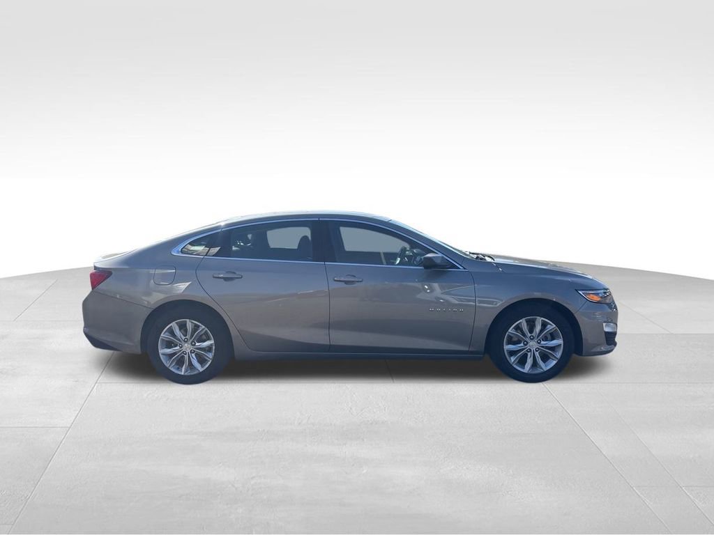 2023 Chevrolet Malibu 1LT photo 2