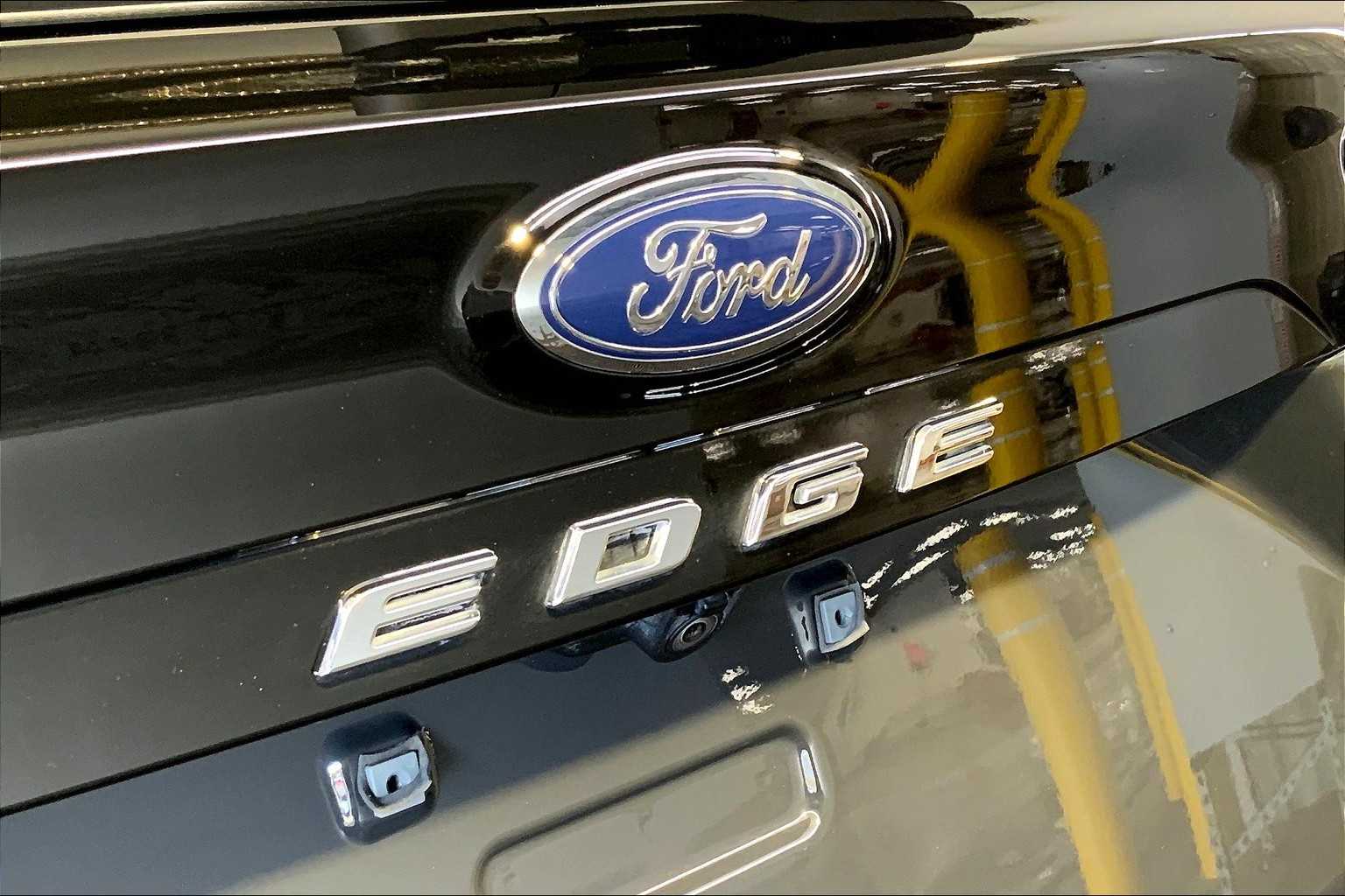 2021 Ford Edge SEL photo 9