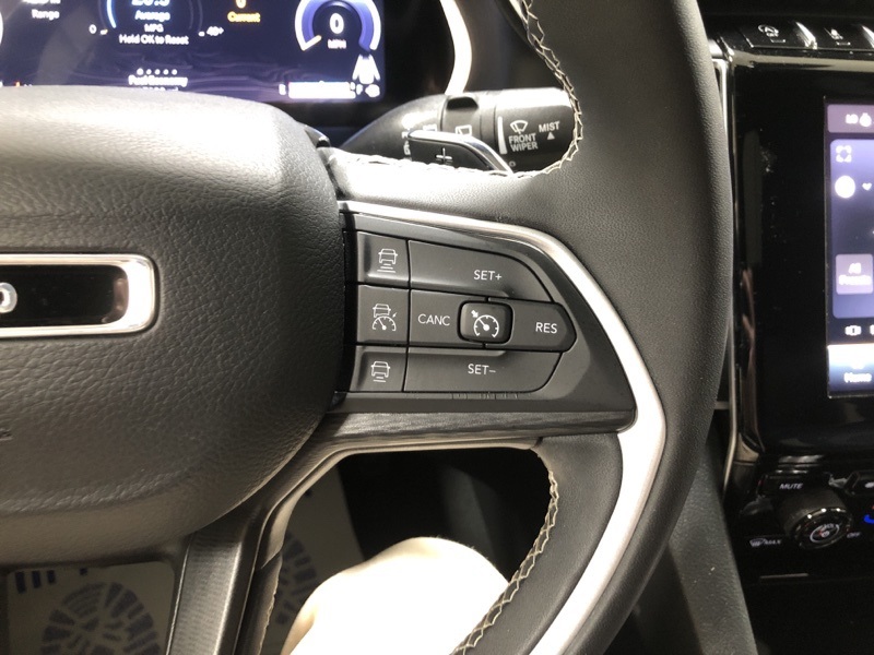 2023 Jeep Grand Cherokee Altitude photo 23