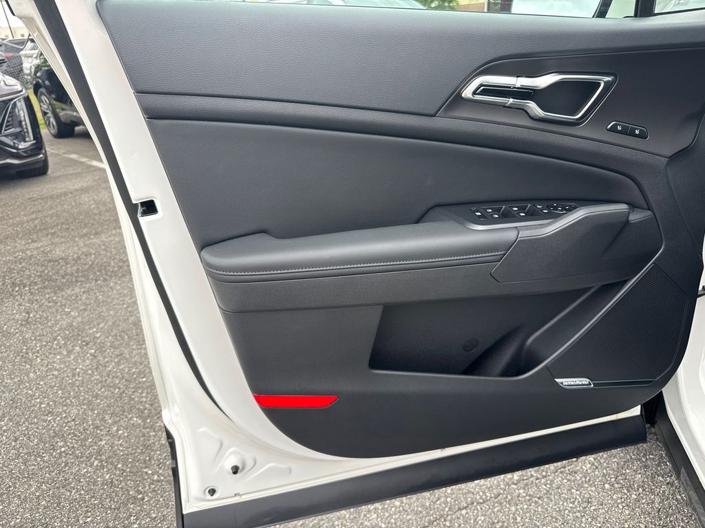 2026 Kia Sportage Hybrid photo 9