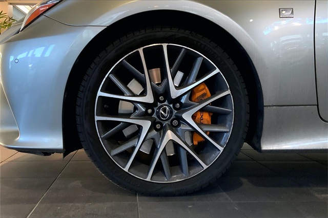 2017 Lexus RC 200t photo 9