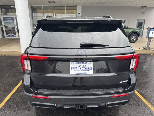 2025 Ford Explorer ST-Line photo 12