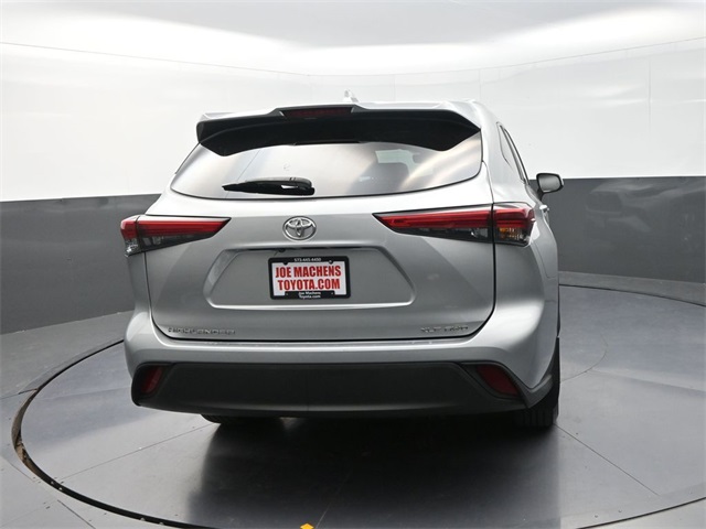 2022 Toyota Highlander XLE photo 5