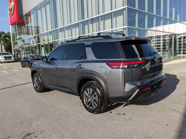 2023 Nissan Pathfinder SV photo 4