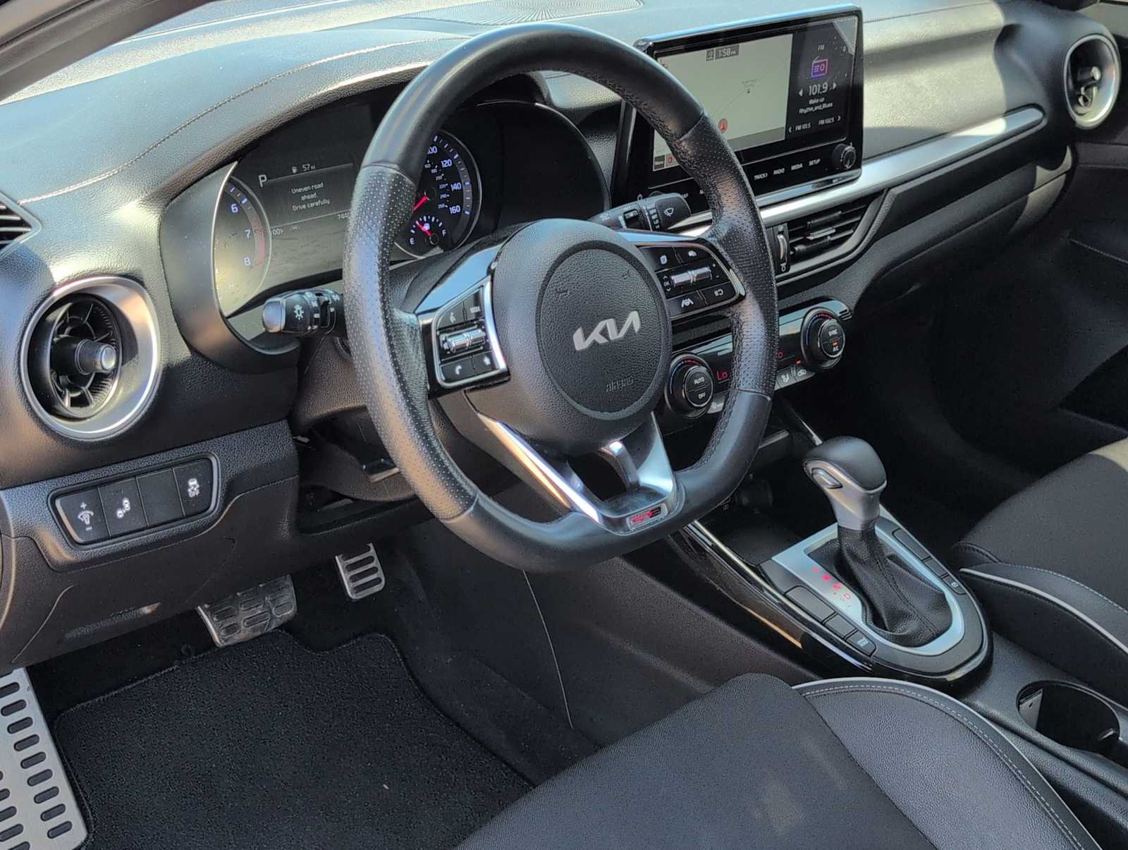 2022 Kia Forte GT-Line photo 10