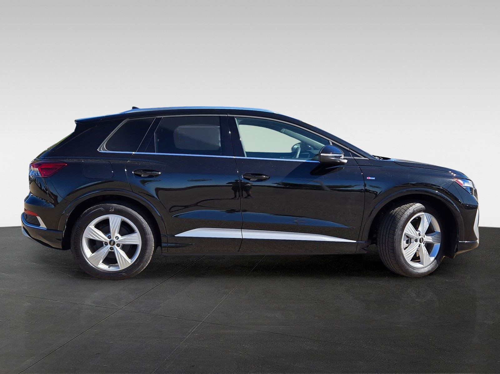 2024 Audi Q4 E-tron Premium photo 2