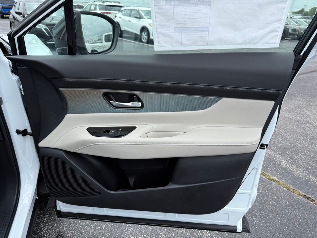2025 Nissan Murano SL photo 11