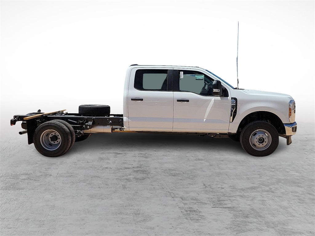 2025 Ford F-350 photo 12