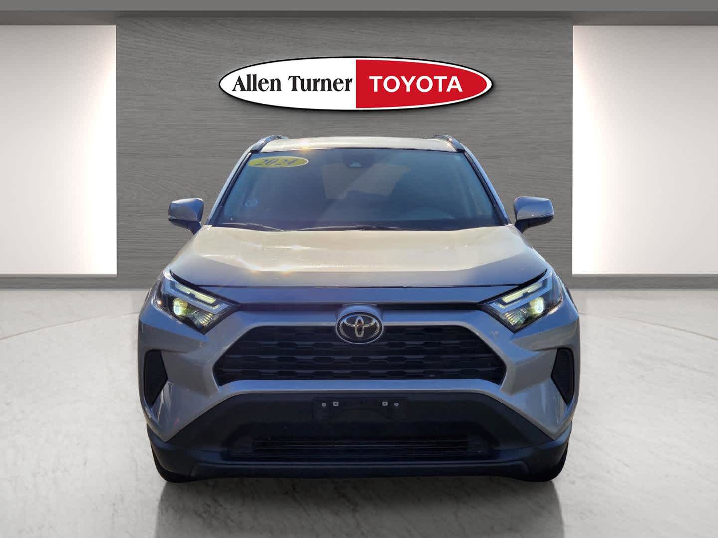 2024 Toyota RAV4 XLE photo 2