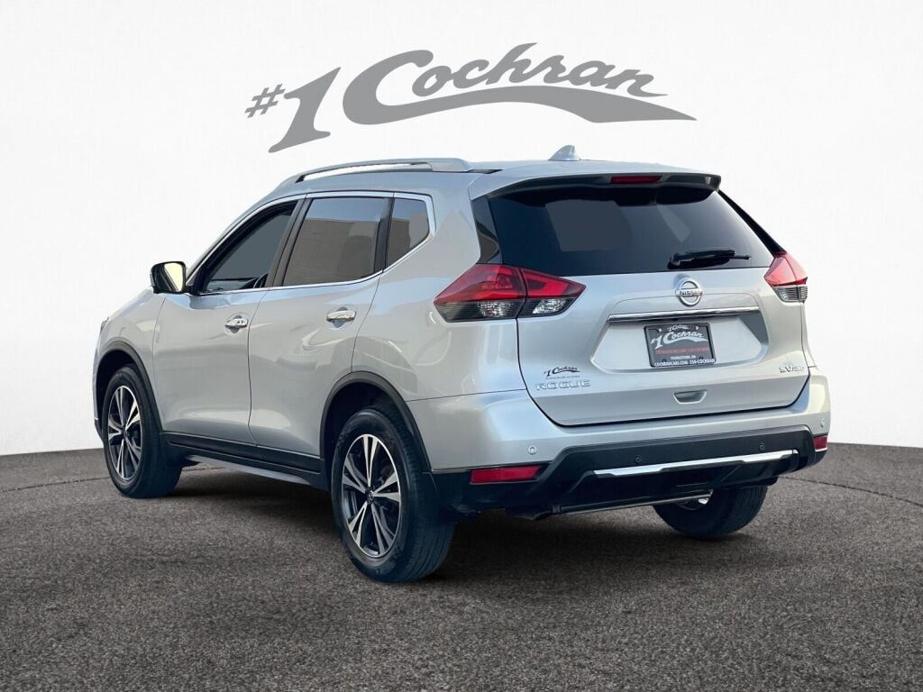 2019 Nissan Rogue SV photo 5