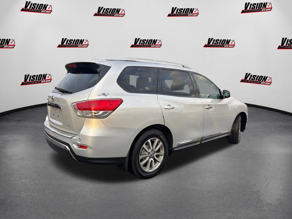 2014 Nissan Pathfinder SL photo 2