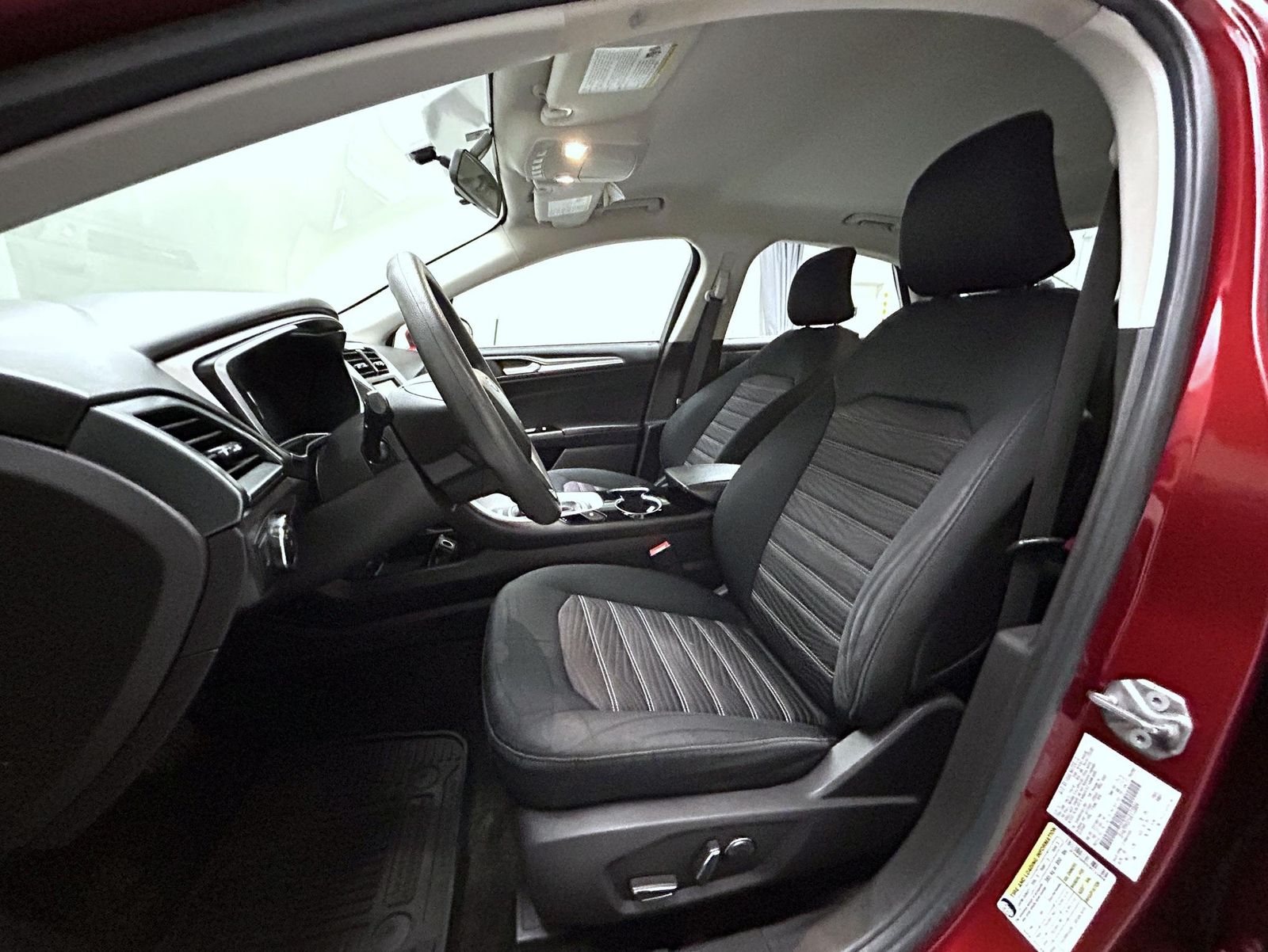 2016 Ford Fusion SE photo 10