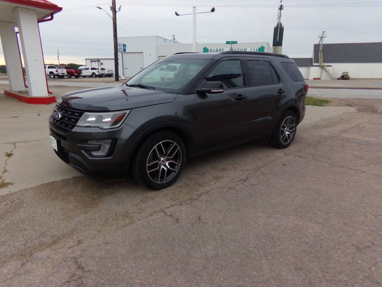 2017 Ford Explorer Sport photo 2