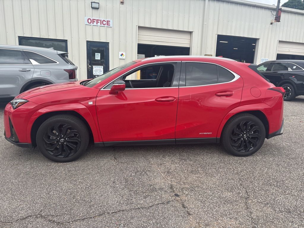 2022 Lexus UX 250h F SPORT photo 2