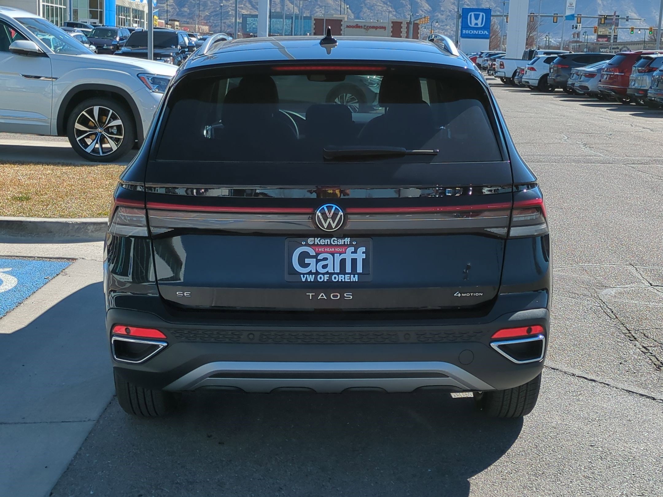 2025 Volkswagen Taos SE photo 4