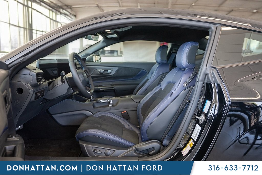 2025 Ford Mustang Dark Horse photo 3