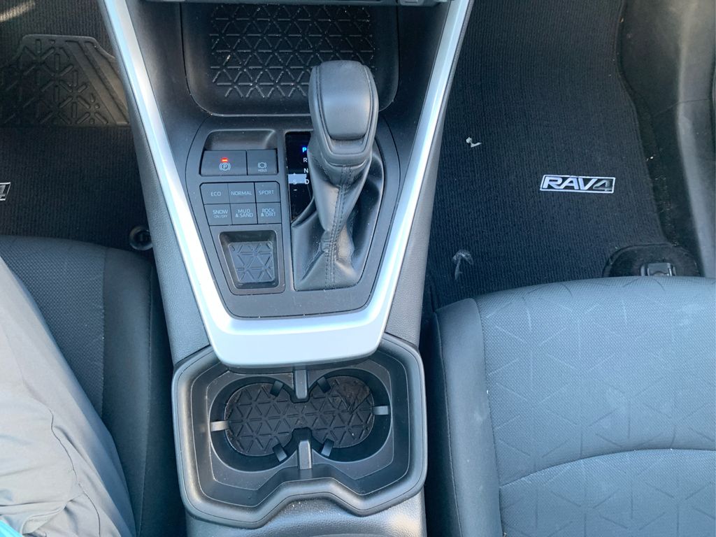2022 Toyota RAV4 XLE photo 19
