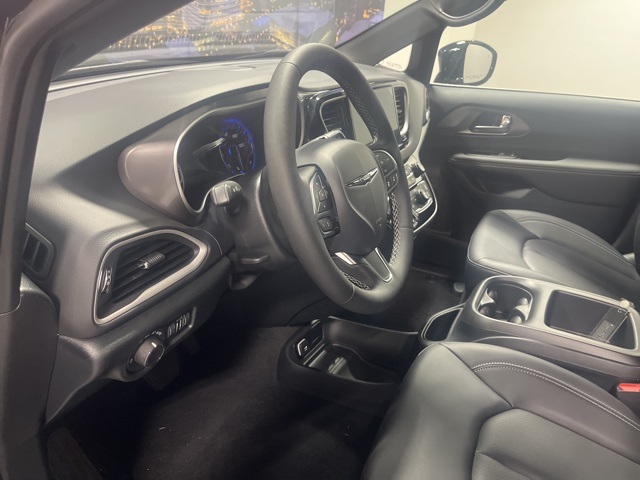 2025 Chrysler Voyager LX photo 9