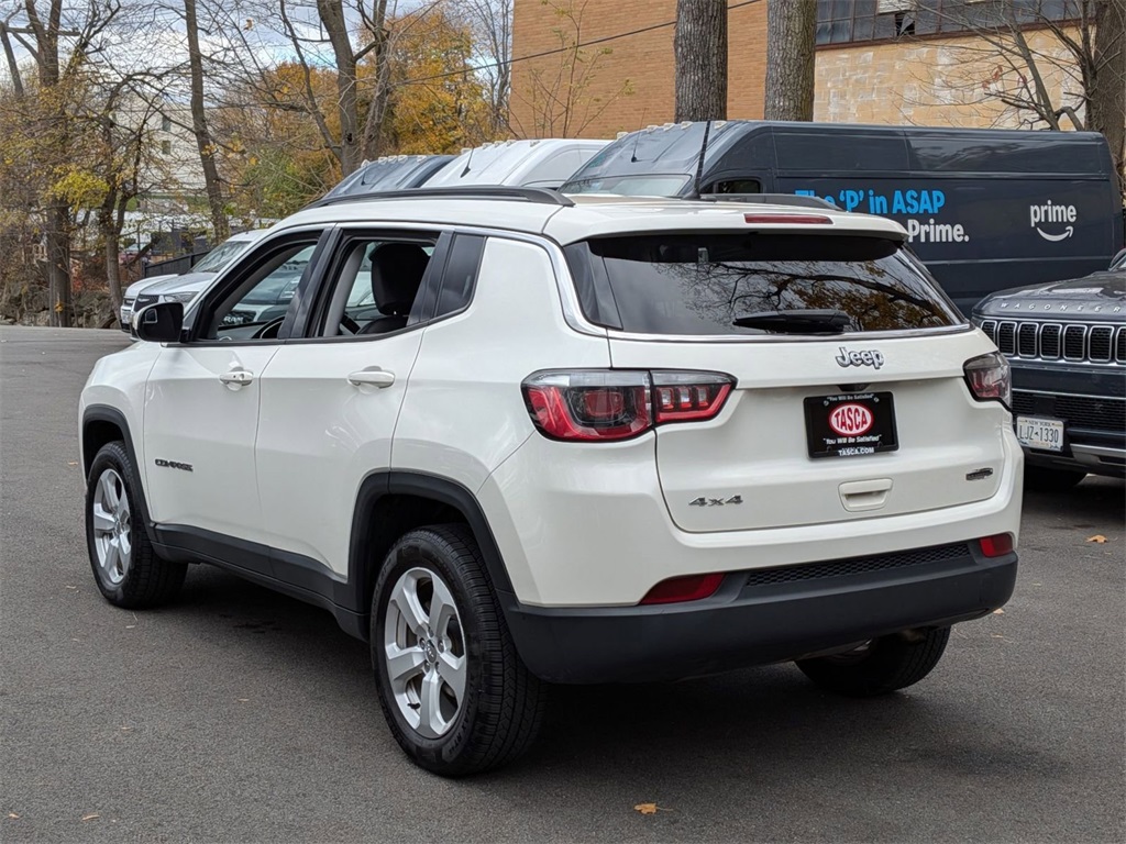 2018 Jeep Compass Latitude photo 2