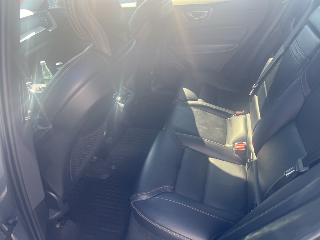 2021 Volvo XC60 T5 Inscription photo 4
