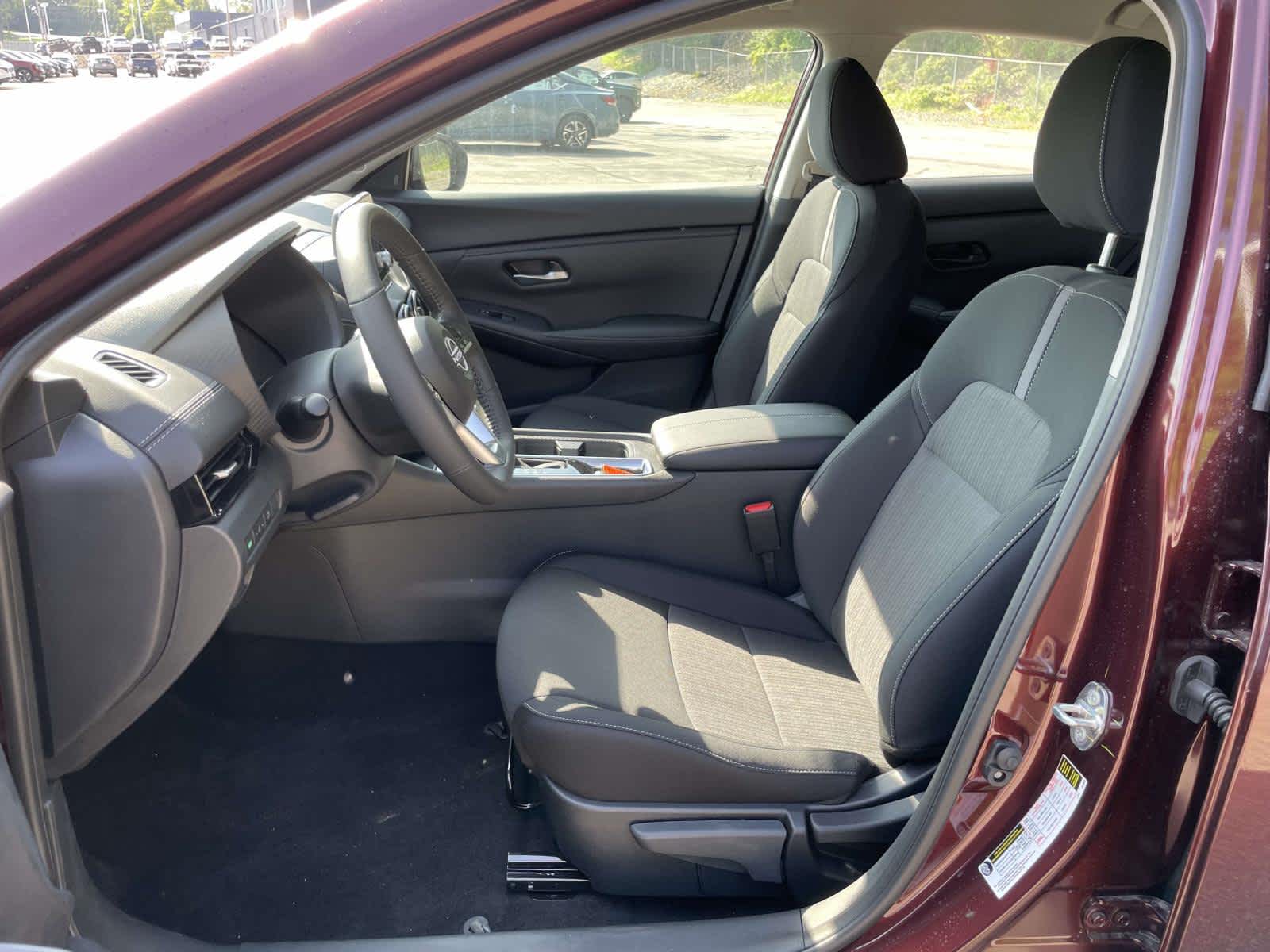 2025 Nissan Sentra SV photo 11