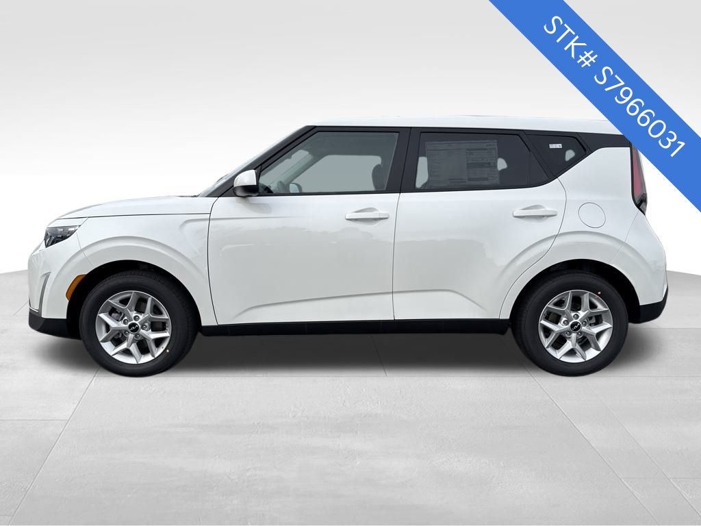 2025 Kia Soul LX photo 3