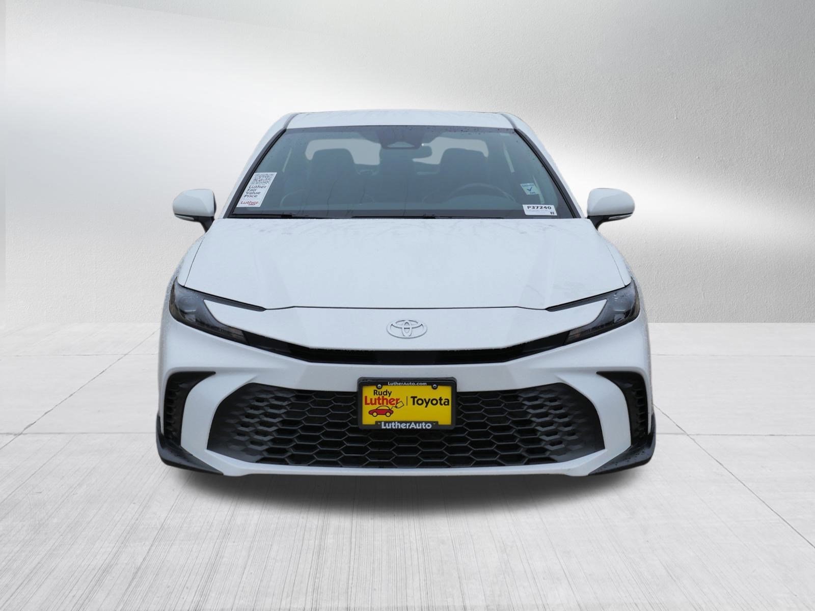 2025 Toyota Camry SE photo 2