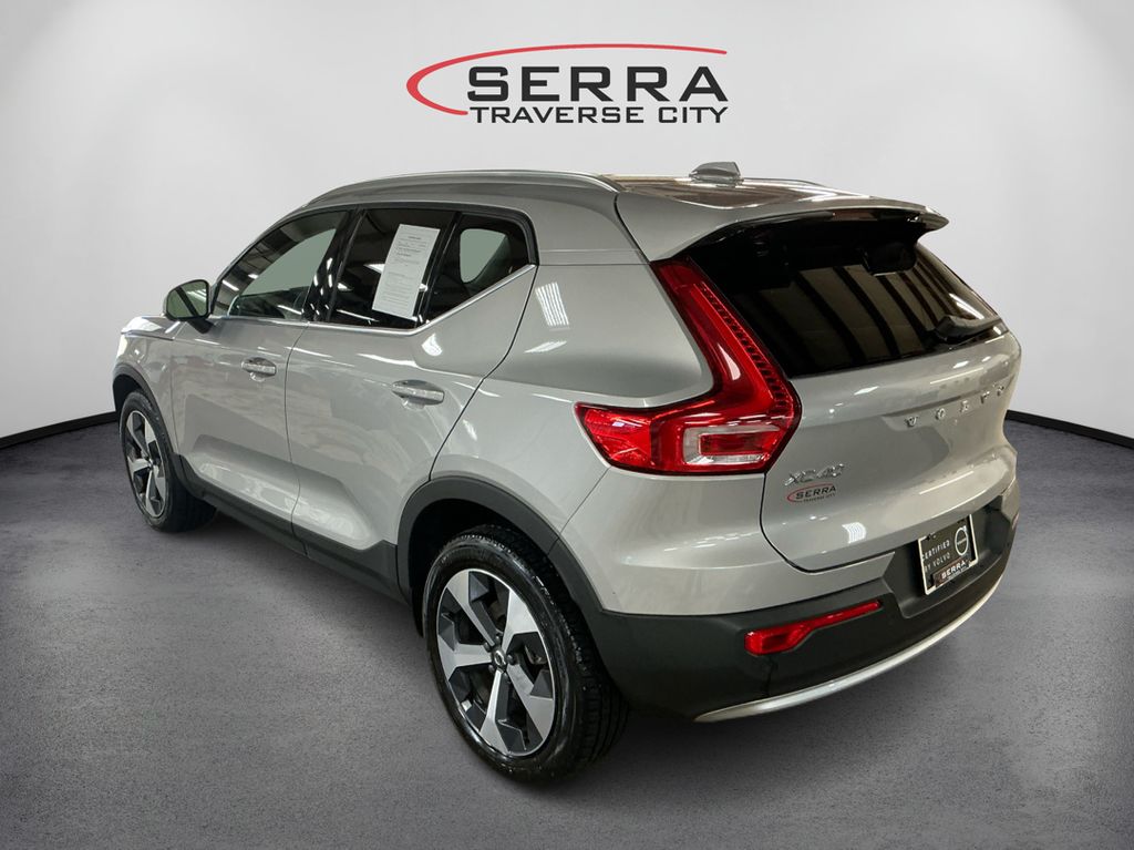 2023 Volvo XC40 Plus photo 7