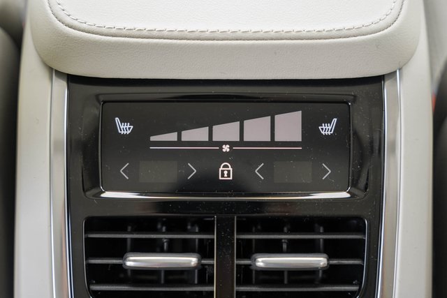 2025 Volvo XC90 T8 photo 24