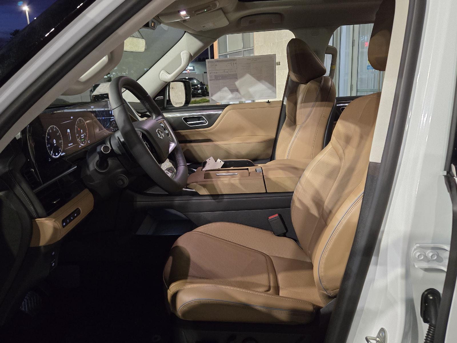 2026 Infiniti QX80 Luxe photo 3