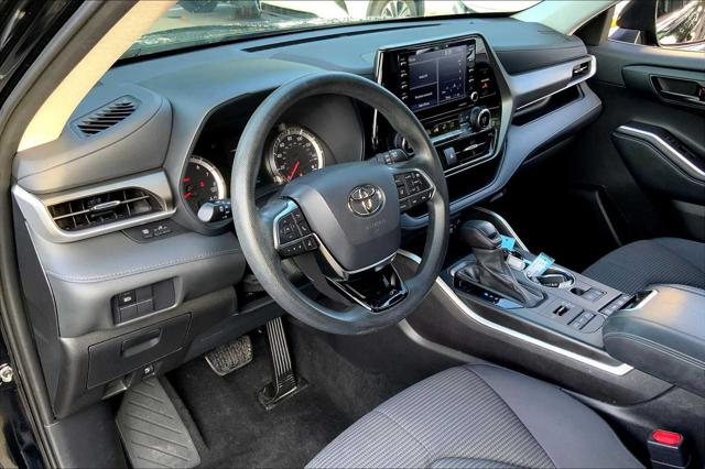 2021 Toyota Highlander L photo 14