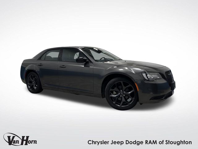 2023 Chrysler 300 Touring's photo