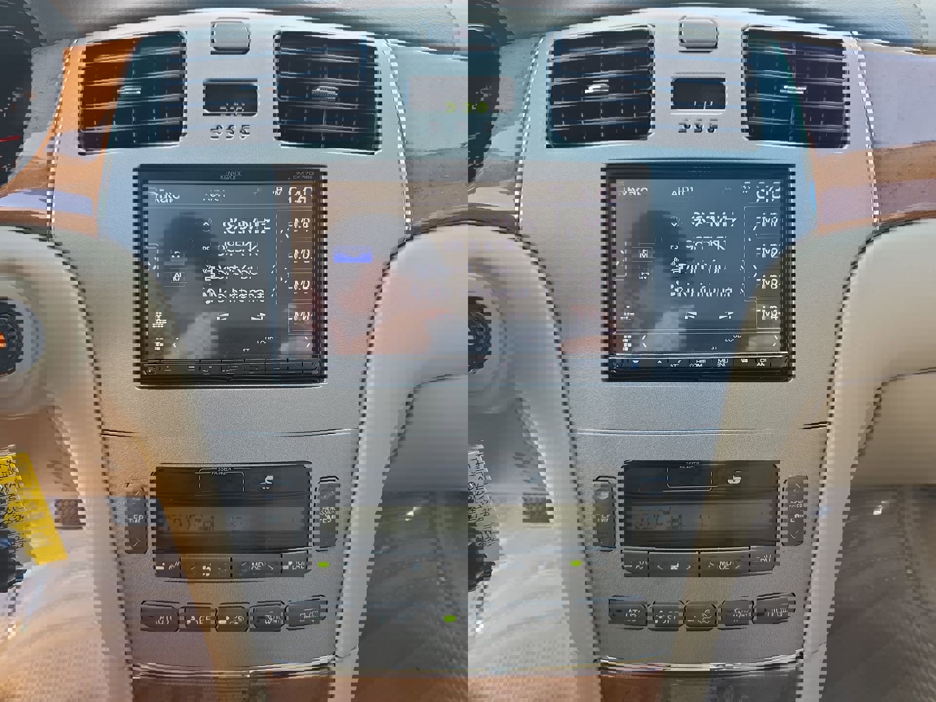 2005 Lexus ES 330 Base photo 16