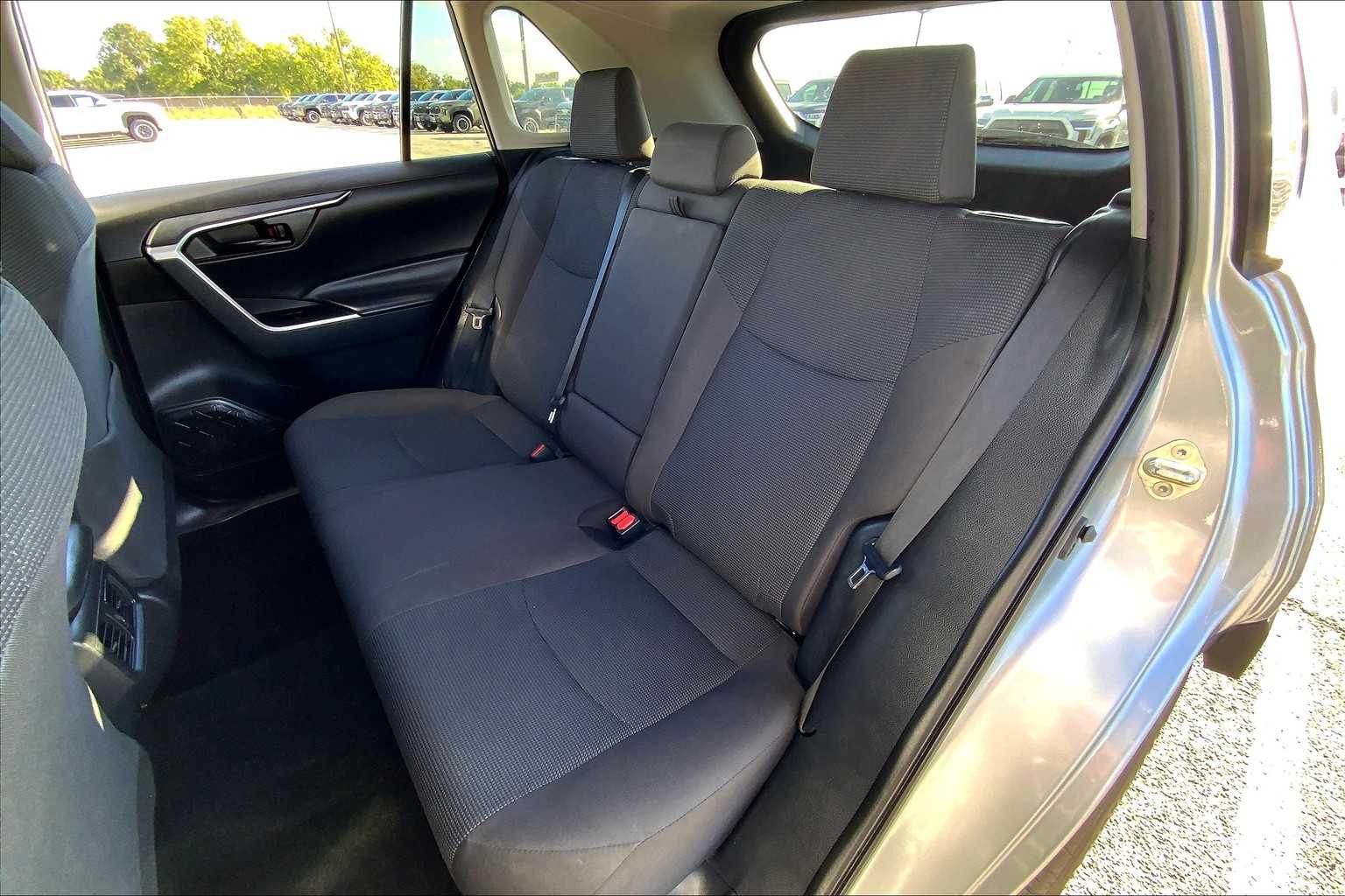 2024 Toyota RAV4 LE photo 16