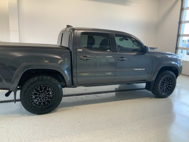 2022 Toyota Tacoma SR 4x4 photo 8