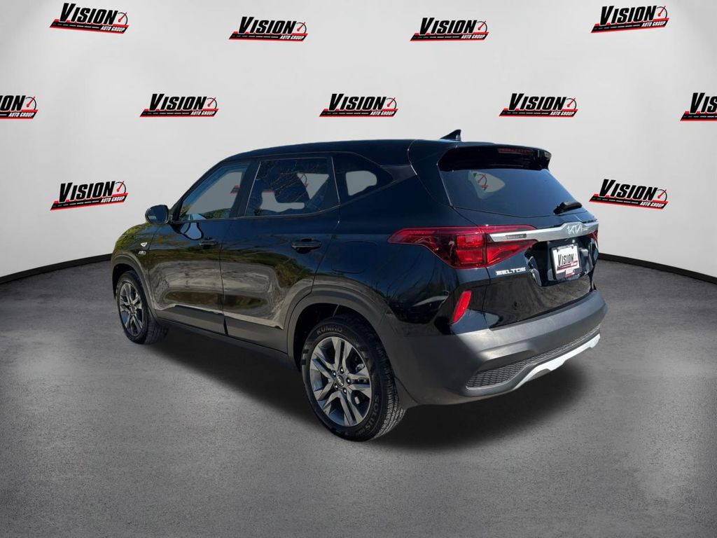 2023 Kia Seltos LX photo 7