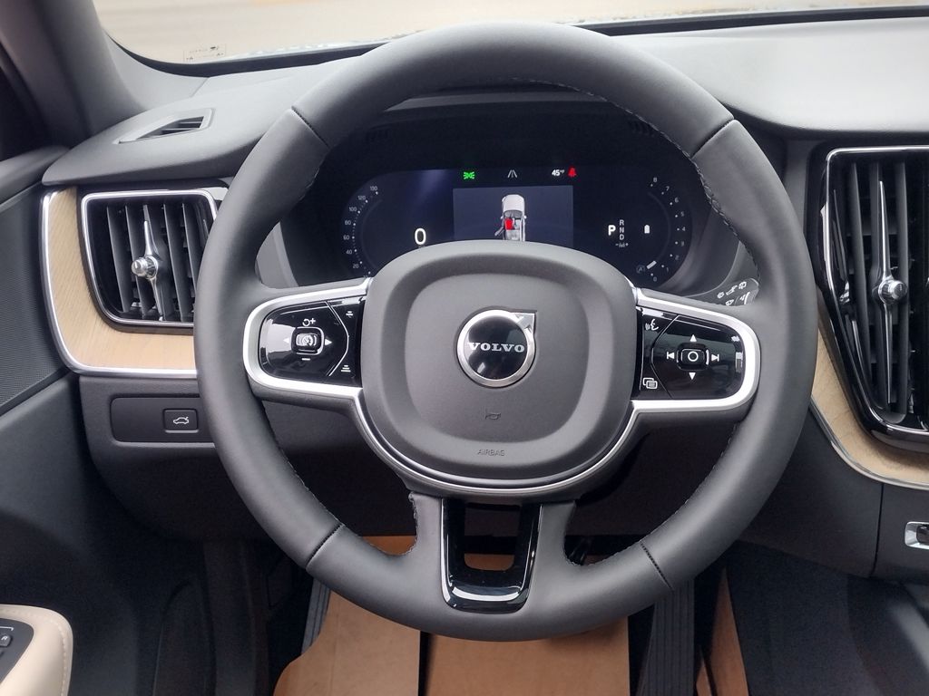 2026 VOLVO XC60 - Image 23