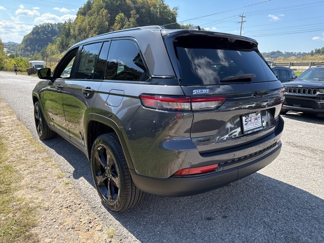 2025 Jeep Grand Cherokee Limited photo 3