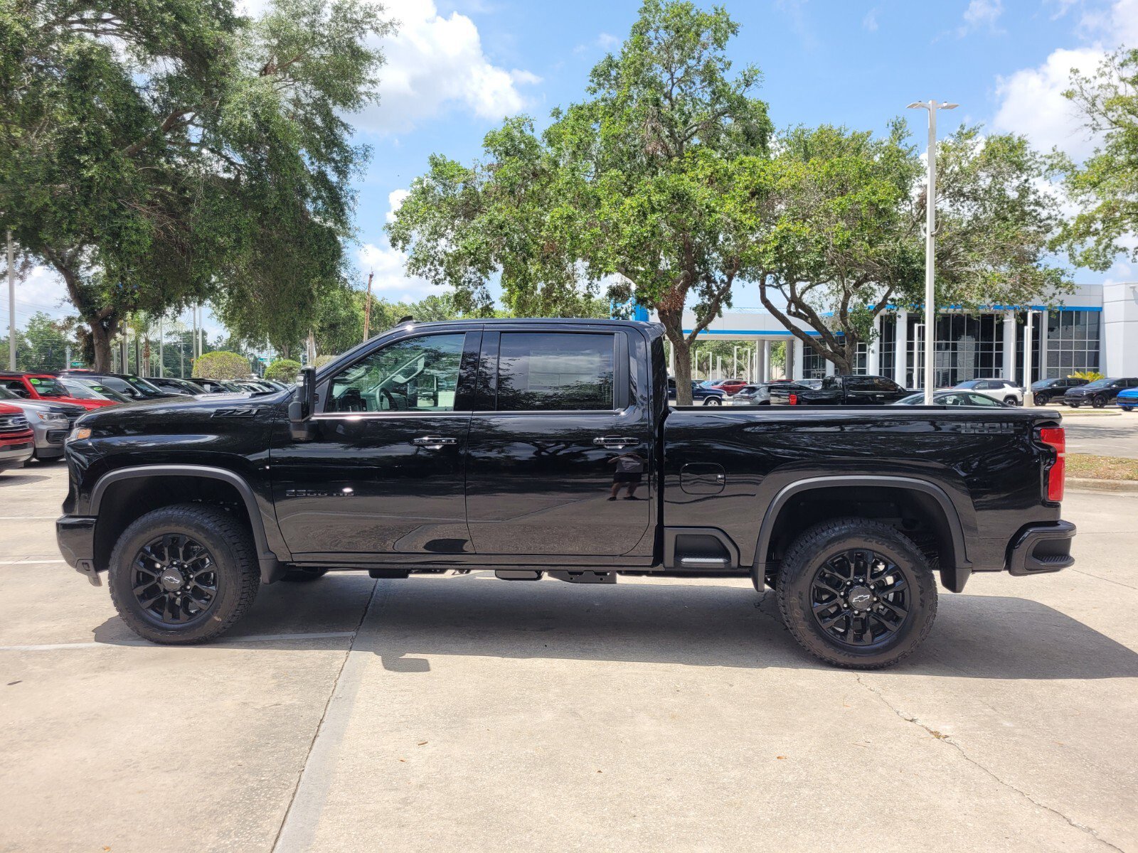 2025 Chevrolet Silverado 2500HD LTZ photo 4